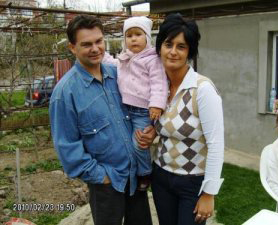 Frick Mónika és családja